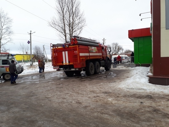 Оперативные службы в Тверской области оцепили магазин из-за подозрительной сумки