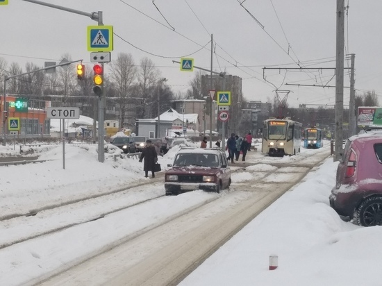 Утренний коллапс с трамваями в Ярославле устроил пенсионер на «ВАЗ-2107»