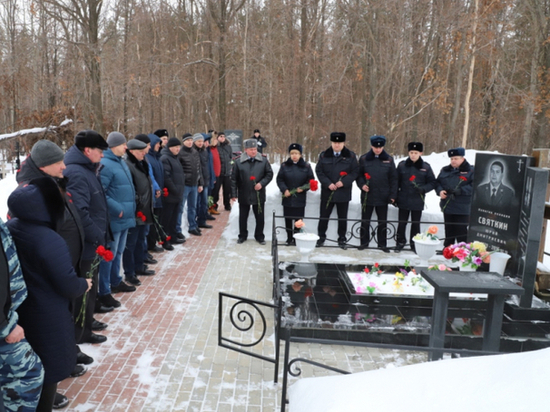 В Мордовии почтили память погибшего в Дагестане полицейского