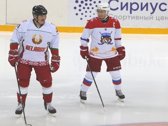 Путин и Лукашенко с сыном Колей вышли на лед в одной команде
