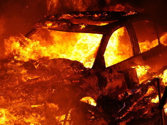 В Коминтерновском районе Воронежа за сутки сгорело два автомобиля