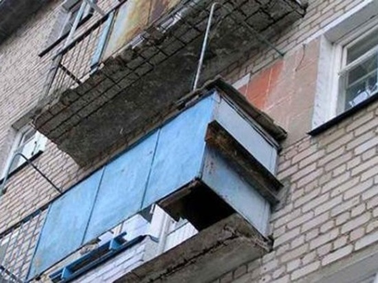 Жительница Новотроицка упала с балкона пятого этажа