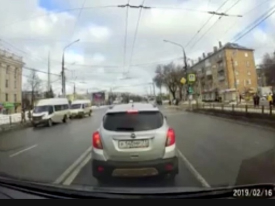 Видео: сбитая в Туле женщина перебегала дорогу на "красный"