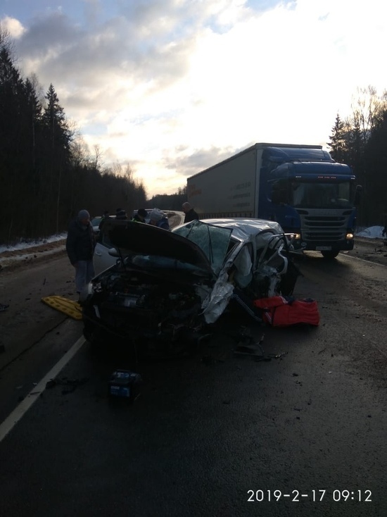 На трассе в Тверской области в автоаварии погиб человек