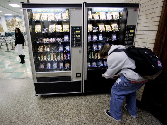 В Калмыкии на горячей линии обсудят школьное питание через автоматы