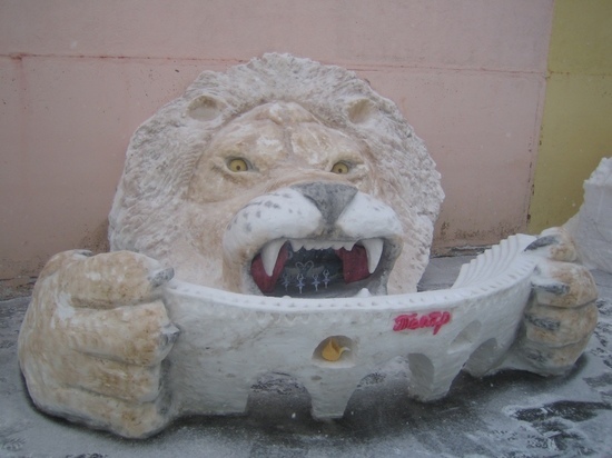 Балерины и львы: карельские заключенные ваяли из снега свои скульптуры