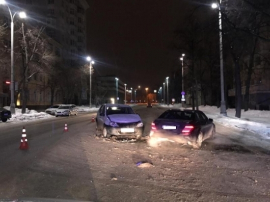 В Екатеринбурге в ДТП пострадали подросток и девушка