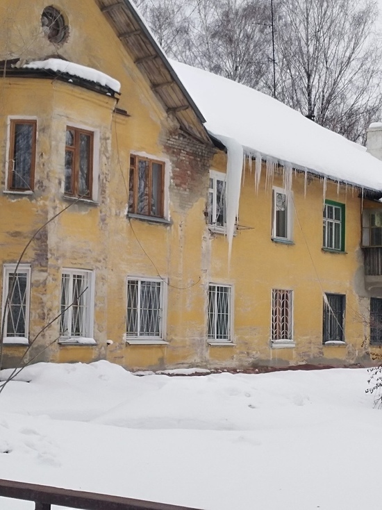В Ульяновске объявлена война с сосульками и протечками кровли