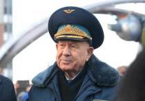 Агентство "Интерфакс" сообщило, что 84-летний дважды Герой СССР, первым вышедший в открытый космос советский космонавт Алексей Леонов покинул Россию