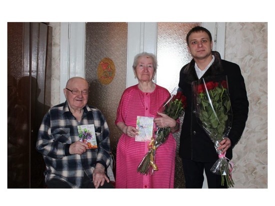 В Серпухове поздравили с днем рождения супругов-ветеранов