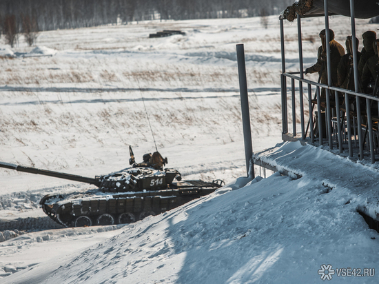 В Кузбассе танкисты начали соревноваться в "Танковом биатлоне"