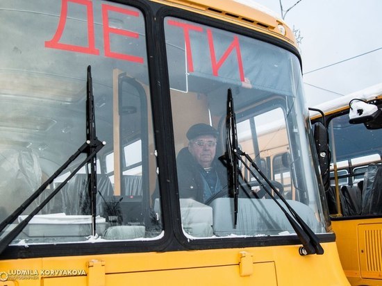 +25: школы в районах получили новые автобусы