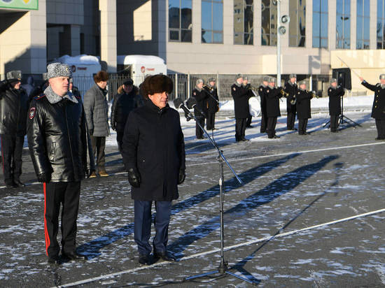 Полицейским Казани вручили автомобили и снегоходы