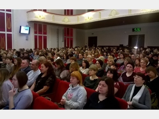 В Смоленске прошел семинар по кризисной помощи детям для педагогов