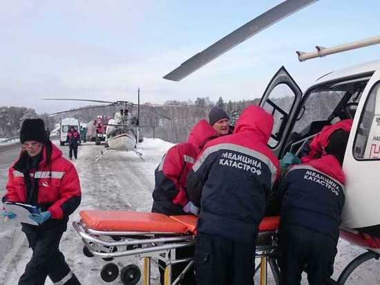 Пострадавших в ДТП на свердловской трассе эвакуировали вертолетами