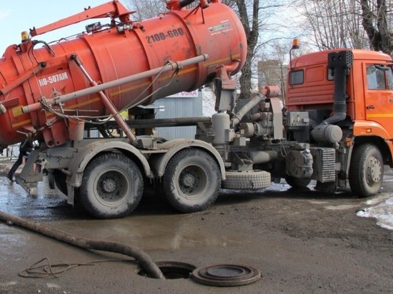 В Калуге ищут несанкционированно сливающих канализационные стоки в колодцы