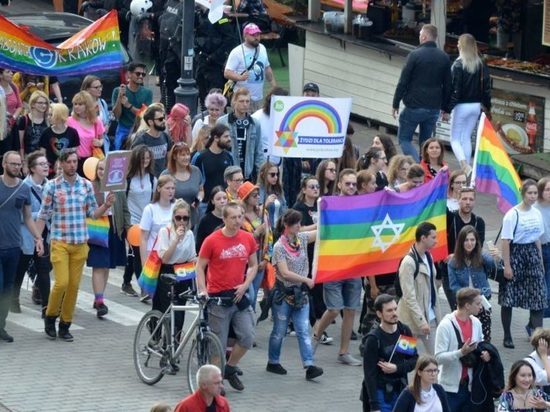 Суд Польши разрешил однополые браки