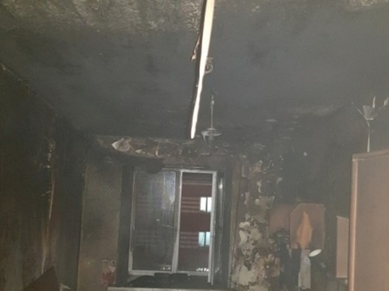 Из горящего пятиэтажного общежития в Иркутске спасли 500 человек
