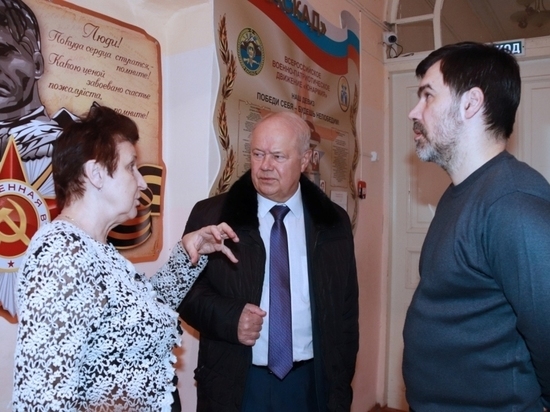 Александр Иванов в преддверии 23-го февраля встретился с юнармейцами Калуги