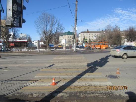 В Смоленске, перебегавший на "красный" подросток, угодил под авто