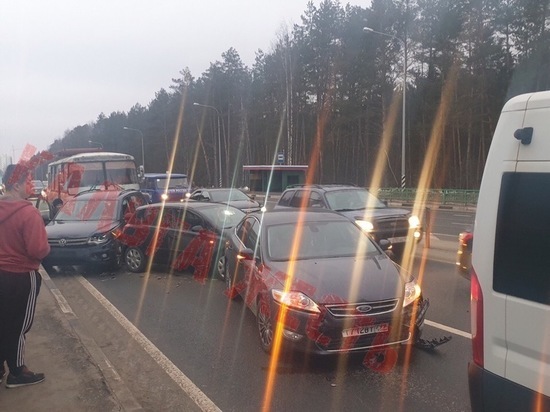Массовая авария заблокировала главный въезд в Калугу