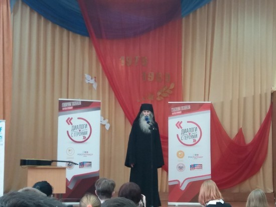 В Тверской области бывший штурман, ставший монахом, встретился со школьниками