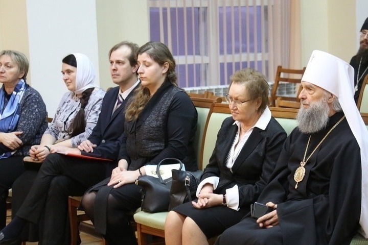 По просмотрам в "ВКонтакте" Бузова обогнала патриарха Кирилла