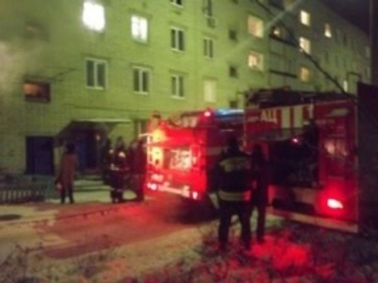 Из горящей ульяновской многоэтажки эвакуировано 33 человека