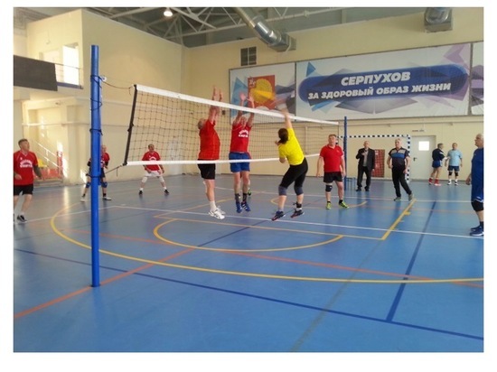 Ветераны из Серпухова стали победителями турнира по волейболу
