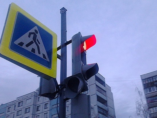 В Пскове восстановили работу светофора на Рижском проспекте