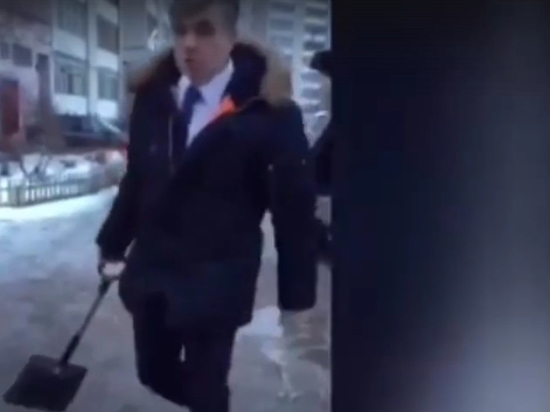 Дзержинский депутат-единоросс оскандалился из-за лопаты и автоледи