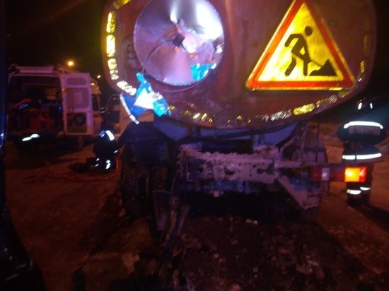 Возле Екатеринбурга  Мерседес влетел в снегоуборочный грузовик: 5 человек в больнице