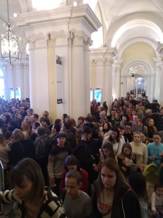 В Петербурге эвакуировали посетителей «Эрмитажа»