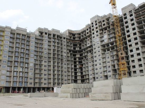 Дольщики алтайского долгостроя «Демидов парк» заявляют, что никто из них не получал ключи от квартир