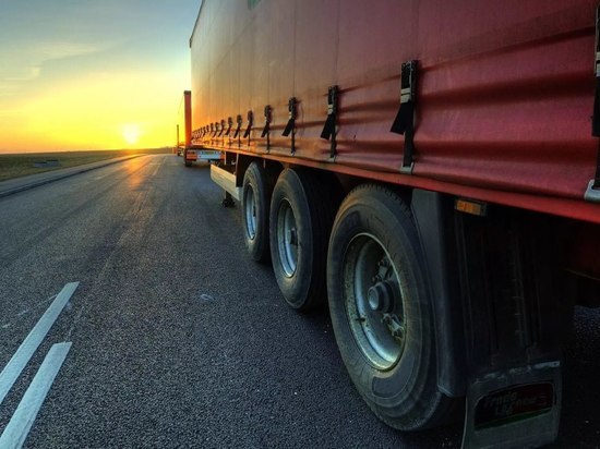 На дорогах Калмыкии вводится ограничение движения большегрузов
