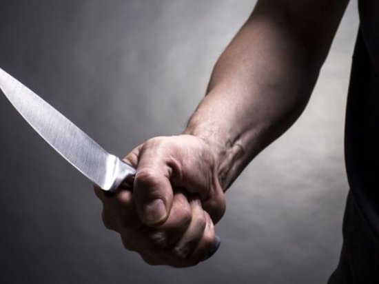 Пенсионер из Тверской области ударил друга ножом во время застолья