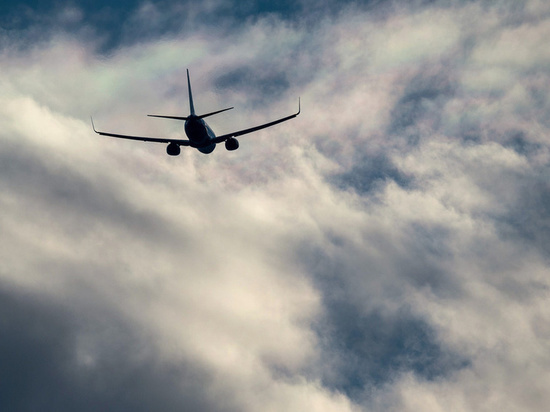 СМИ: летевший в Сочи самолёт экстренно сел в Волгограде