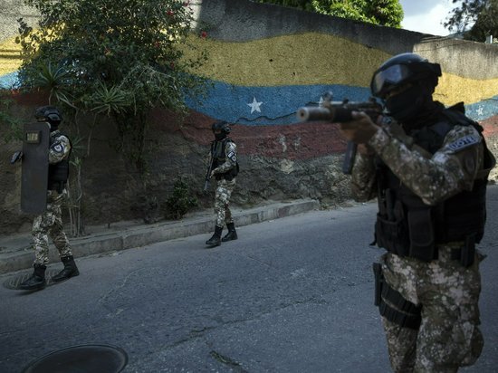 Военные Венесуэлы открыли огонь по активистам оппозиции у бразильской границы