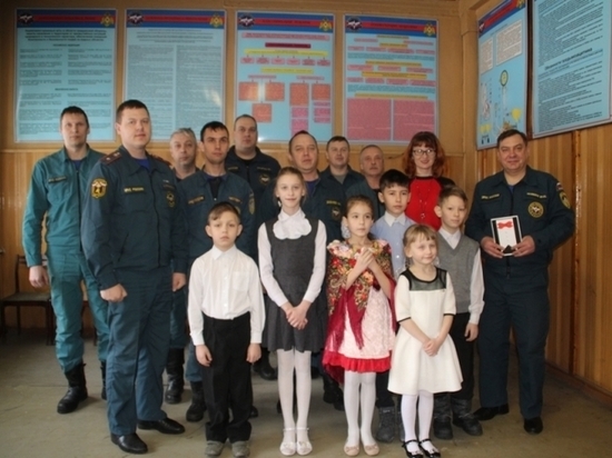 В Фурманове воспитанники детдома поздравили пожарных
