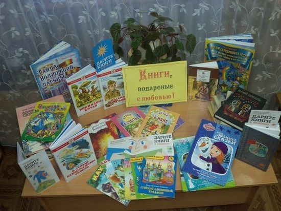 Жители Сандовского района подарили книги детской библиотеке
