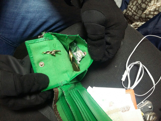 В кошельке жителя Ржева полицейские нашли не только деньги