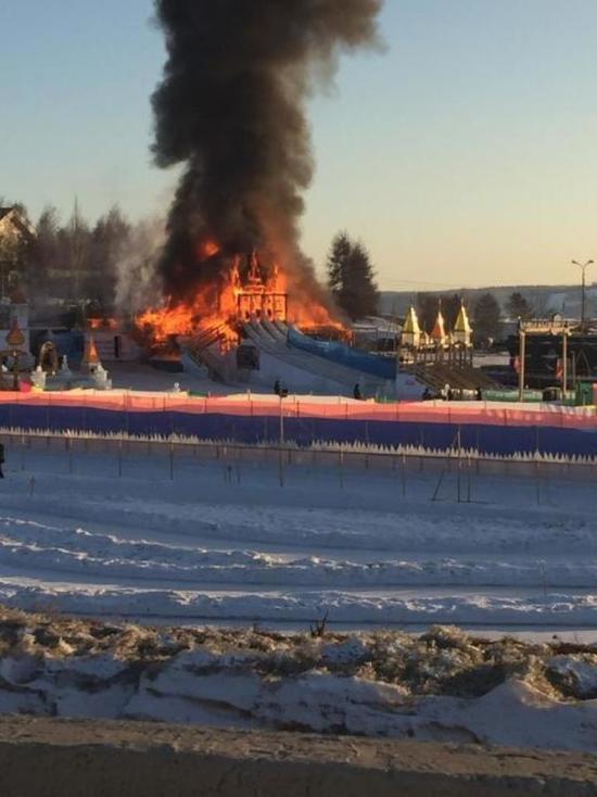 В Иркутске горел ледяной городок «Хрустальная сказка»