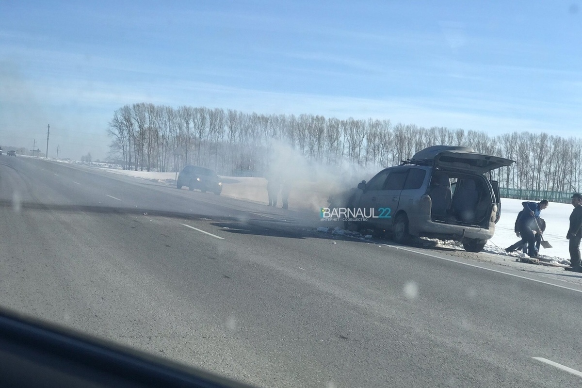 Погода на трассе бийск барнаул. Трасса Бийск Барнаул. Машина горит на Алтайке.