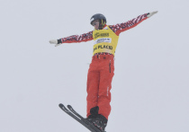 Россиянин Максим Буров победил в соревнованиях по лыжной акробатике на этапе Кубка мира в Минске
