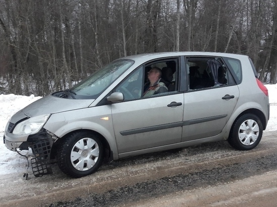 В Тверской области водитель разбил автомобиль и уснул