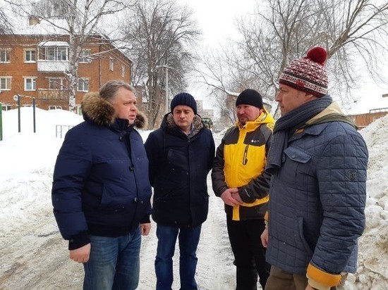 Глава Ижевска проверил чистку дорог от снега в Октябрьском районе