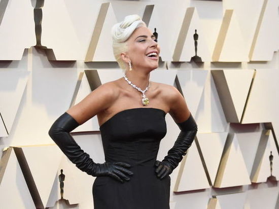 Леди Гага надела на "Оскар" самое известное в мире ожерелье