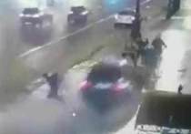 Кадры страшного ДТП на Невском проспекте в Петербурге поразили россиян - BMW X6 выезжает на тротуар и сбивает прохожих