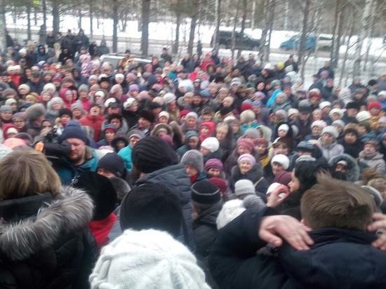 В Сосновоборске устроили массовый митинг из-за слухов о закрытии больницы