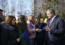 Президент Украины Петр Порошенко на встрече со студентами в Переяслав-Хмельницком рассказал анекдот про танцующих самбу кубинцев